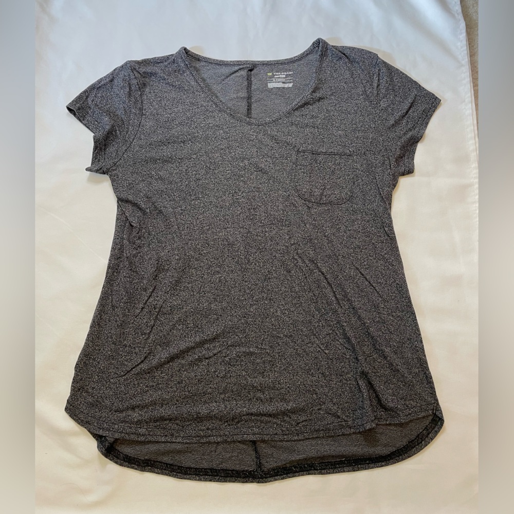 Tek Gear size medium dark gray v-neck t-shirt
